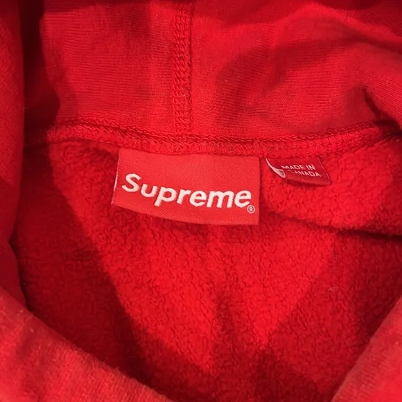 Lightly worn supreme sweatshirt. Price is negotiable.